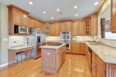 10 Eagle Ridge Drive Hawthorn Woods IL 60047