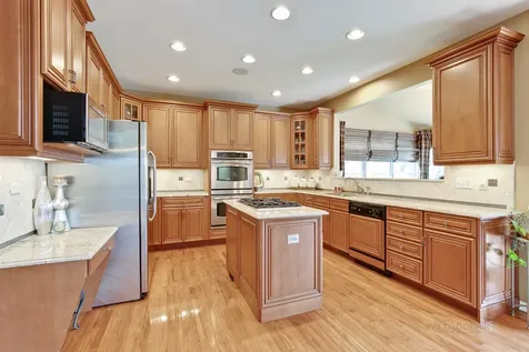 10 Eagle Ridge Drive Hawthorn Woods IL 60047