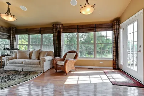 10 Eagle Ridge Drive Hawthorn Woods IL 60047