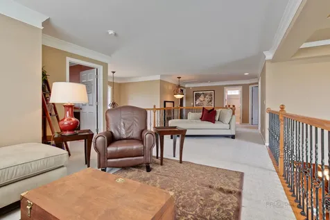 10 Eagle Ridge Drive Hawthorn Woods IL 60047