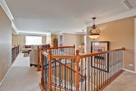 10 Eagle Ridge Drive Hawthorn Woods IL 60047
