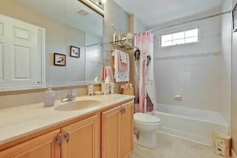 10 Eagle Ridge Drive Hawthorn Woods IL 60047