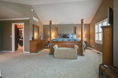 10 Eagle Ridge Drive Hawthorn Woods IL 60047