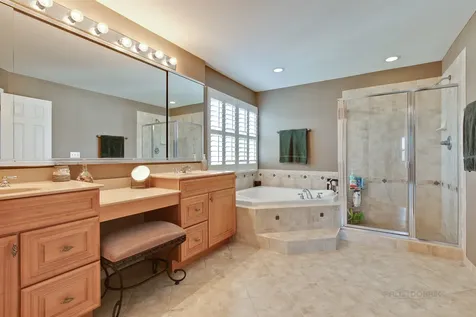 10 Eagle Ridge Drive Hawthorn Woods IL 60047