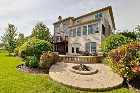 10 Eagle Ridge Drive Hawthorn Woods IL 60047