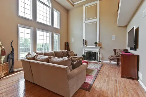 10 Eagle Ridge Drive Hawthorn Woods IL 60047