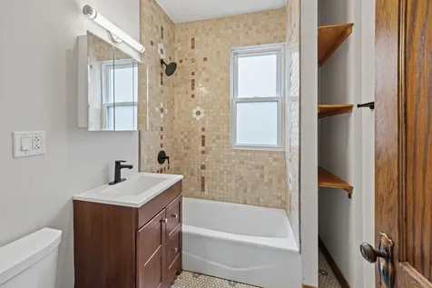 1648 North Saint Louis Avenue N Chicago IL 60647
