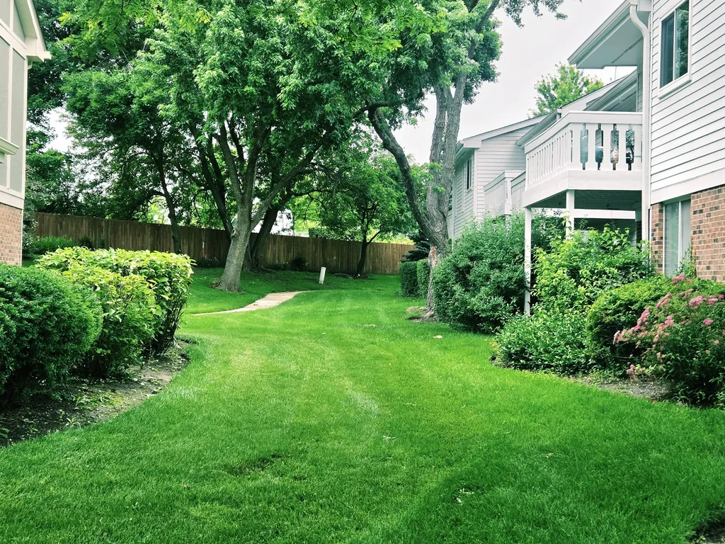 18 Waterbury Lane Schaumburg IL 60193