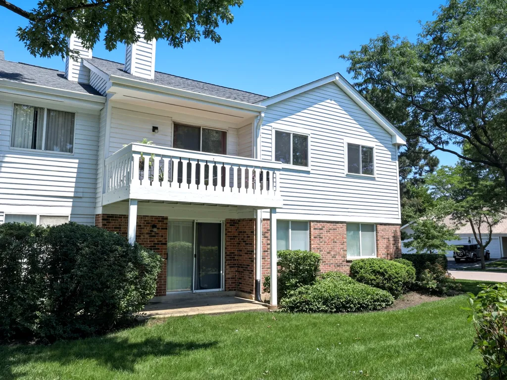 18 Waterbury Lane Schaumburg IL 60193