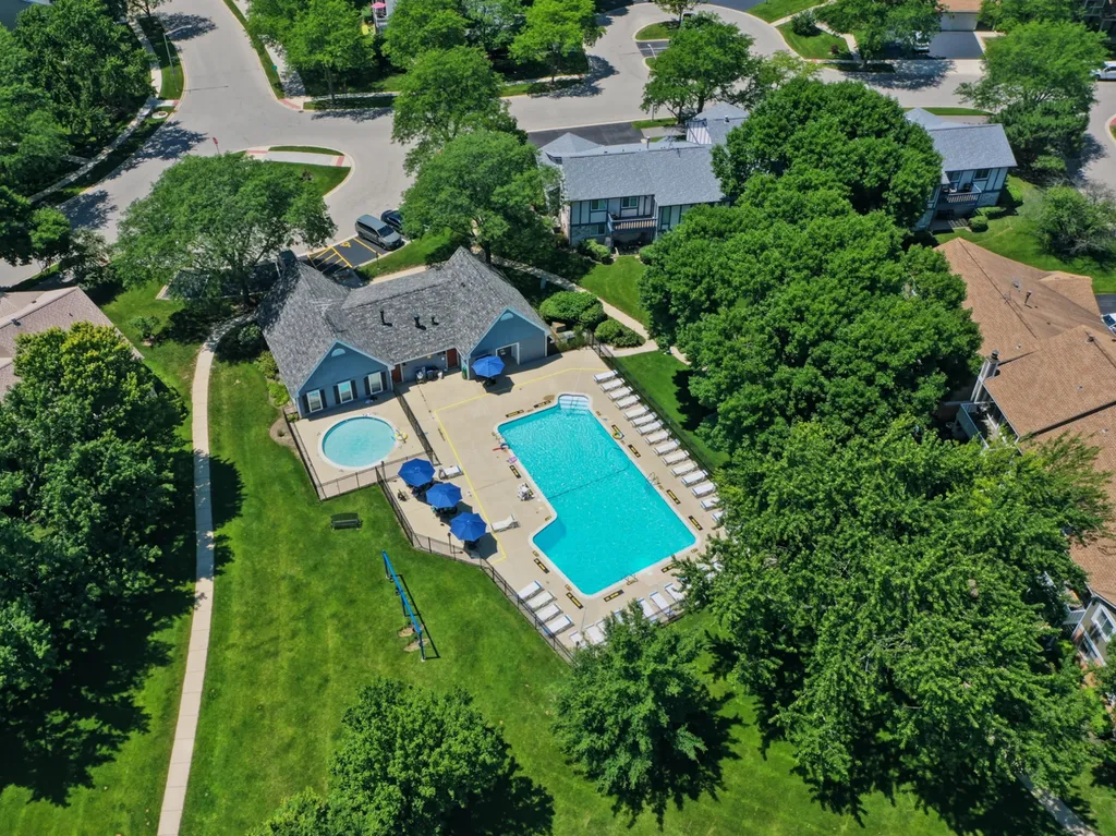 18 Waterbury Lane Schaumburg IL 60193