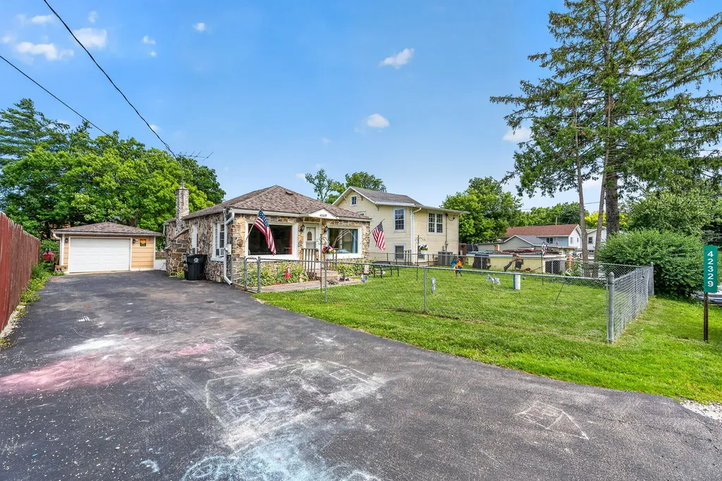 42329 North Elm Street Antioch IL 60002