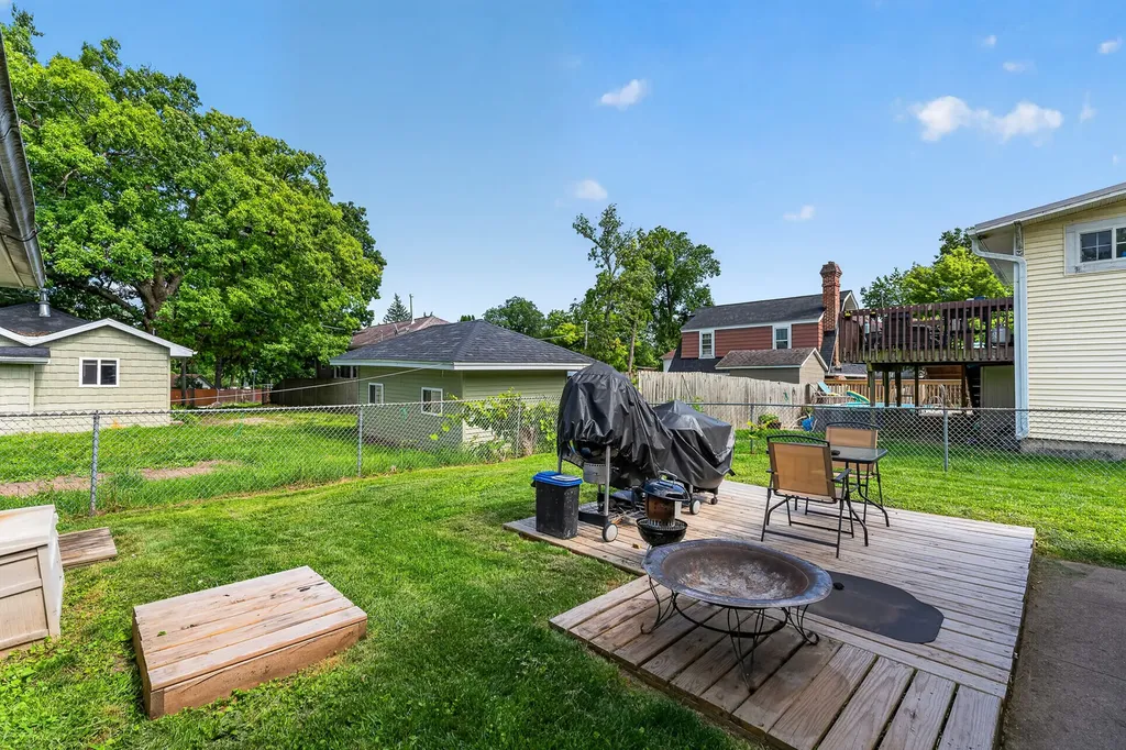 42329 North Elm Street Antioch IL 60002