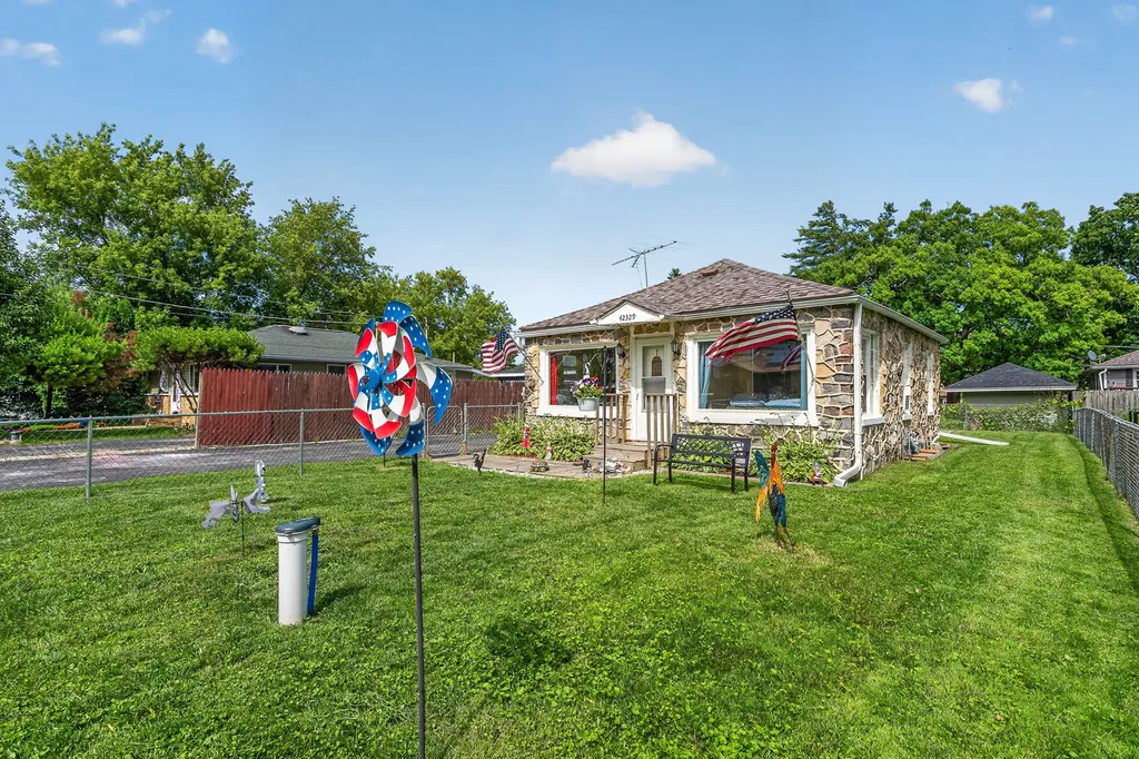 42329 North Elm Street Antioch IL 60002