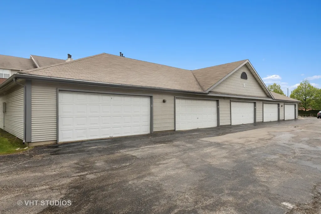 32 Sterling Circle Wheaton IL 60189