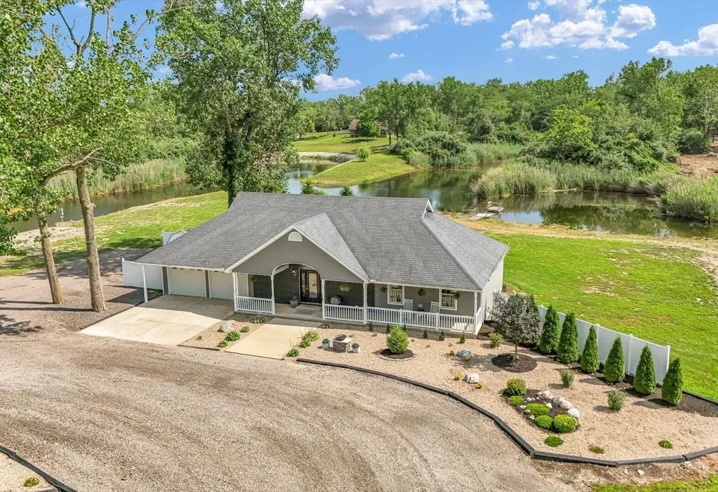 2 Wayman Canyon Road Oakwood IL 61858