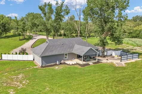 2 Wayman Canyon Road Oakwood IL 61858