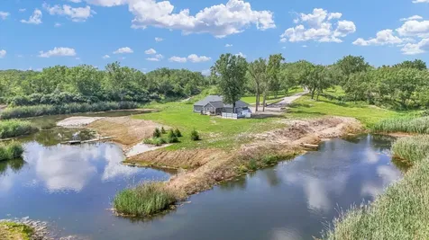 2 Wayman Canyon Road Oakwood IL 61858