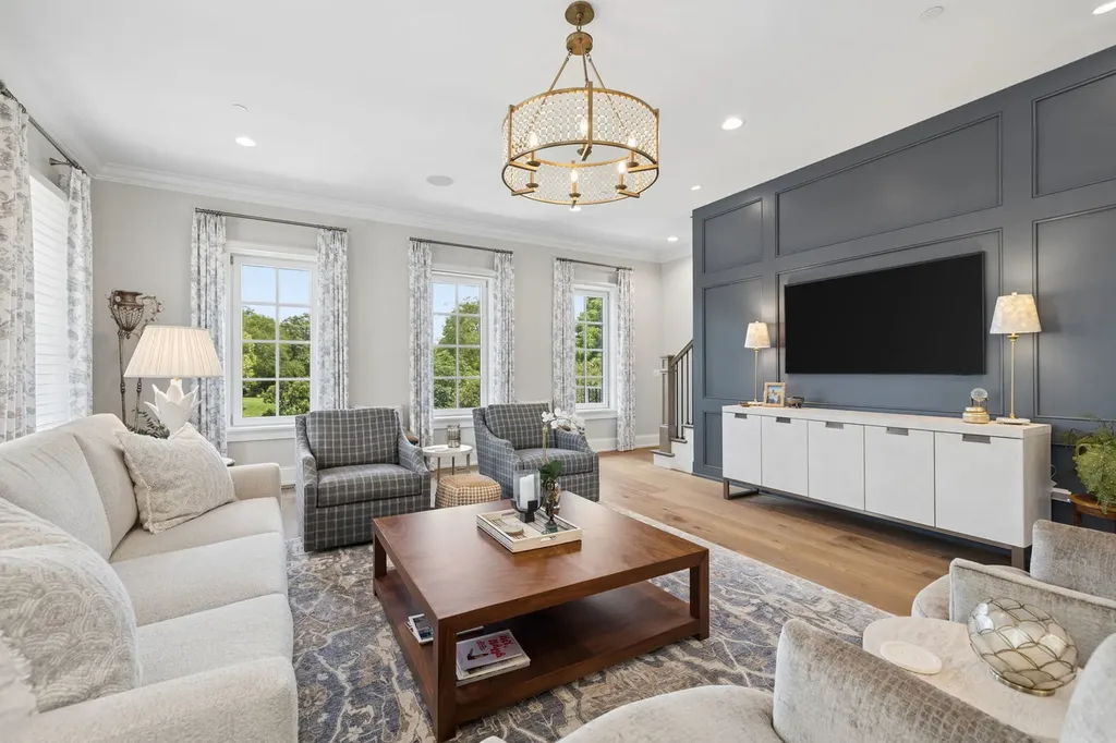 469 Aurora Avenue Naperville IL 60540
