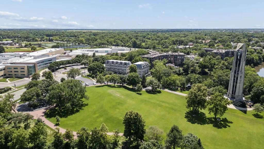 469 Aurora Avenue Naperville IL 60540