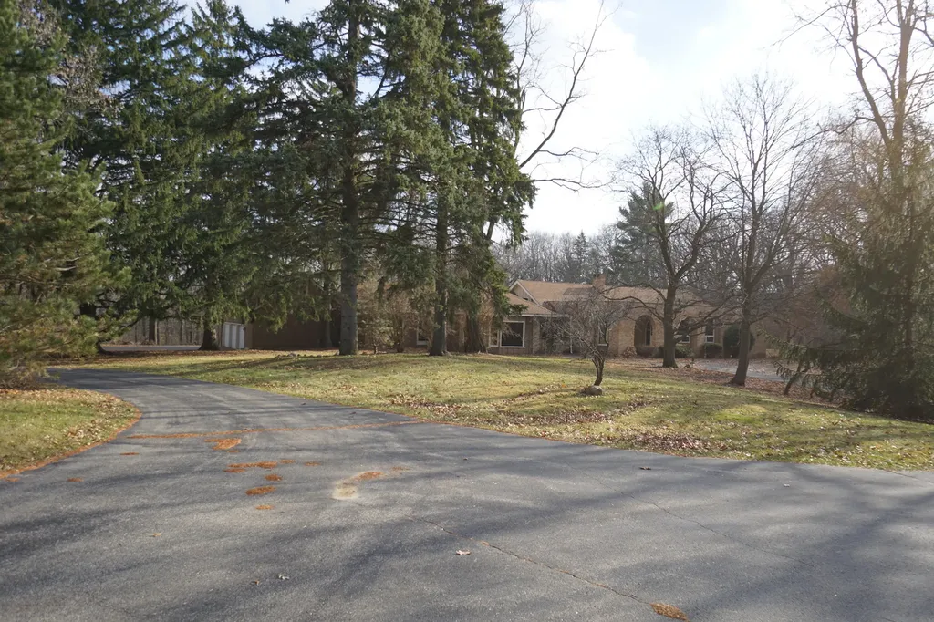 613 3 Oaks Road Cary IL 60013