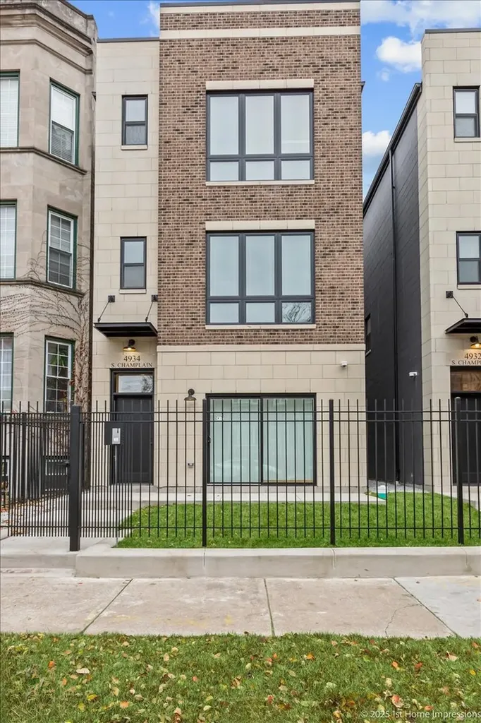 4934 South Champlain Avenue Chicago IL 60615