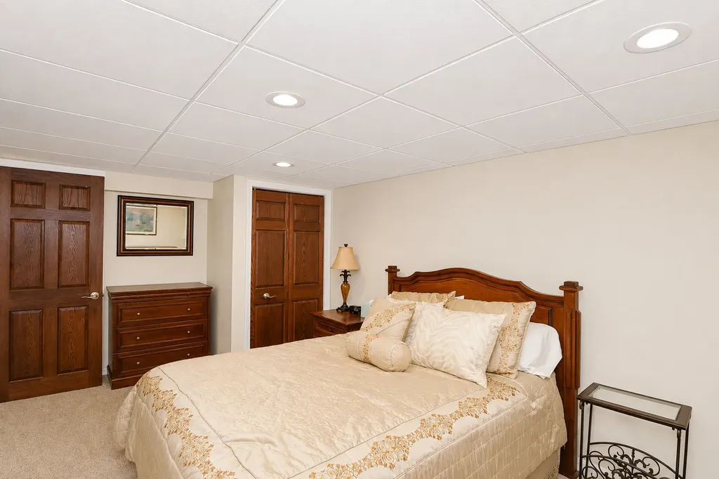 2S729 Parkview Drive Glen Ellyn IL 60137