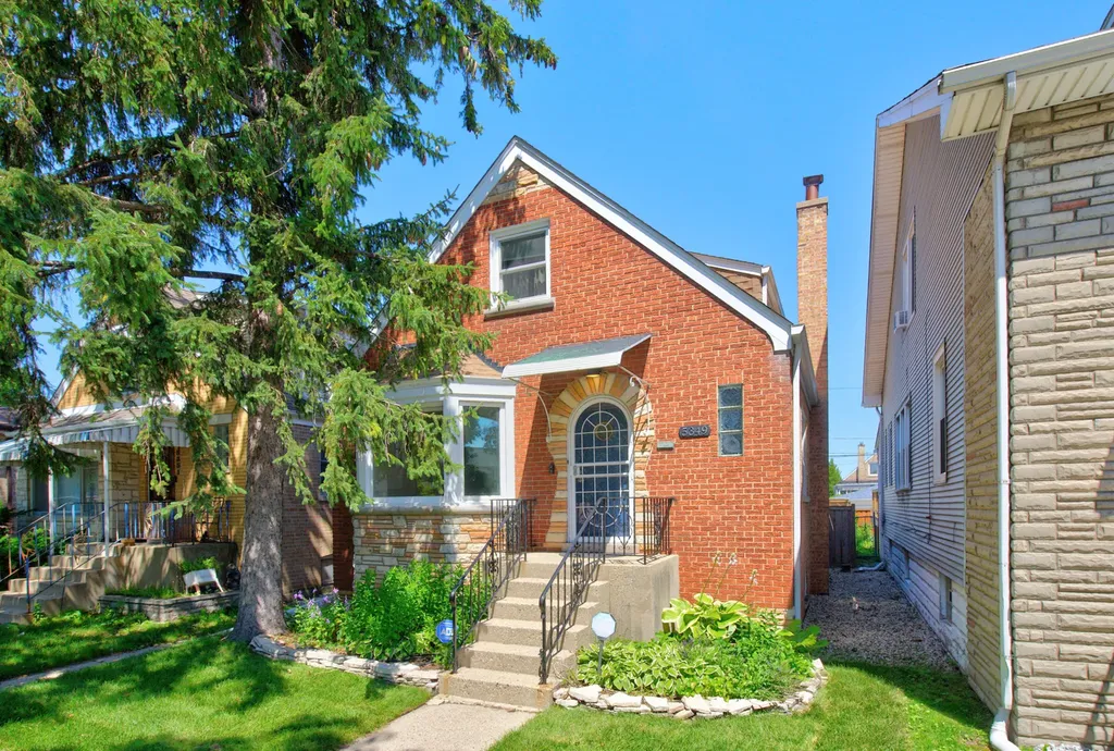 5349 North Neenah Avenue Chicago IL 60656