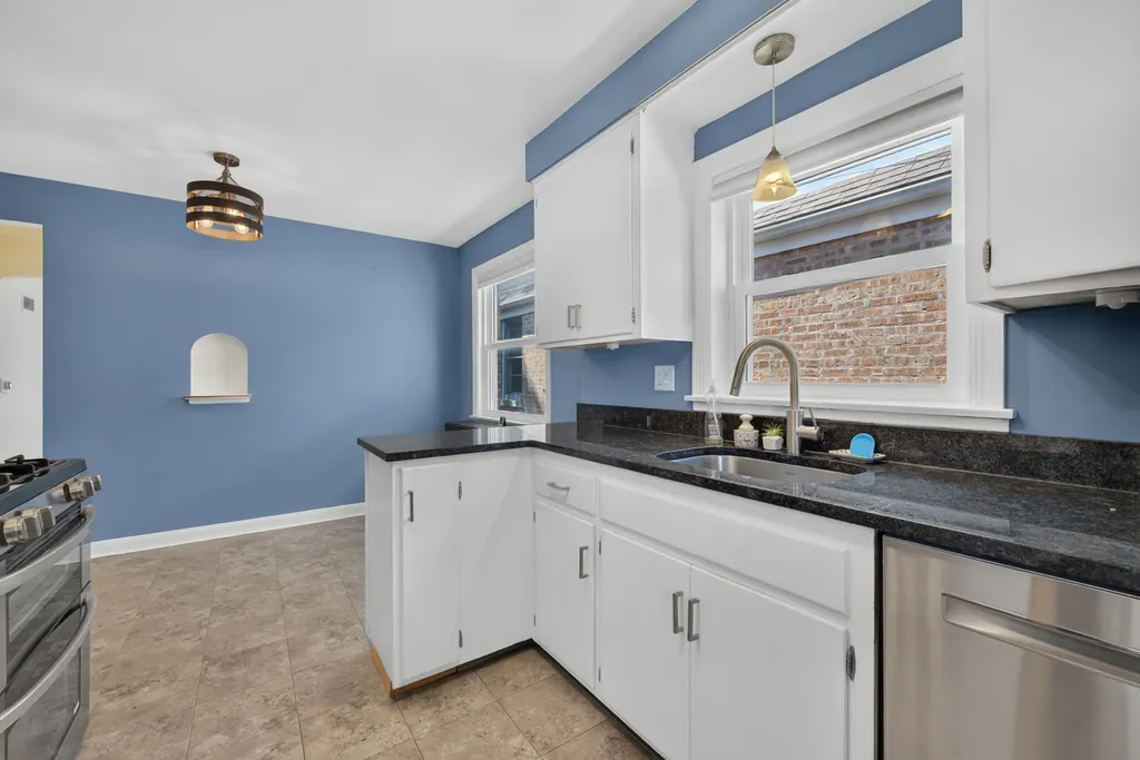 5349 North Neenah Avenue Chicago IL 60656