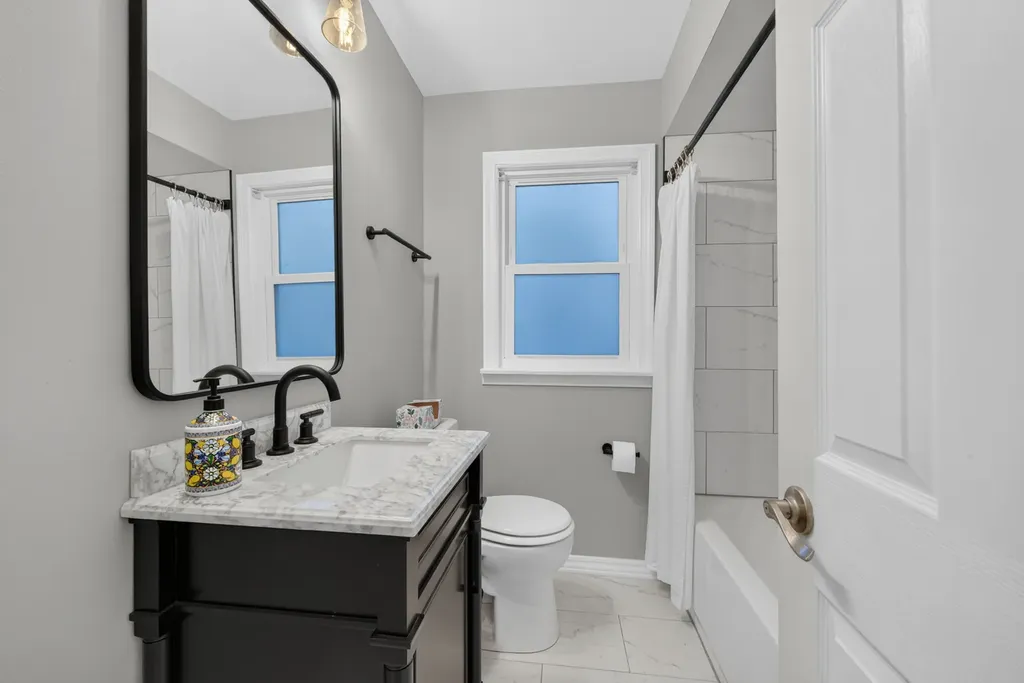 5349 North Neenah Avenue Chicago IL 60656