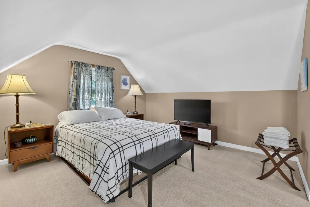 5349 North Neenah Avenue Chicago IL 60656