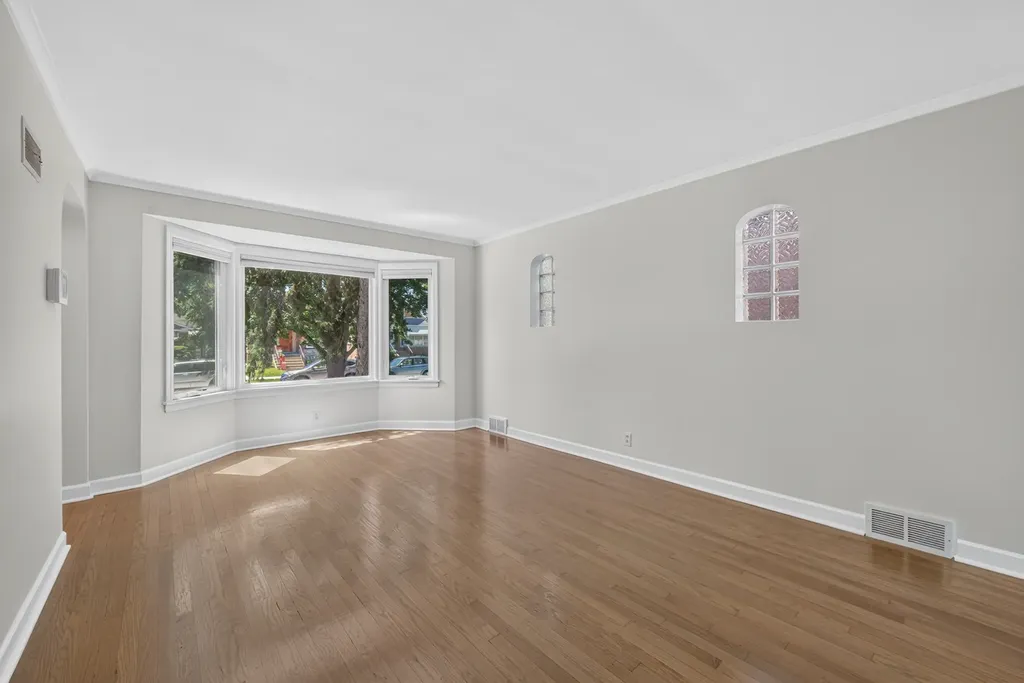 5349 North Neenah Avenue Chicago IL 60656