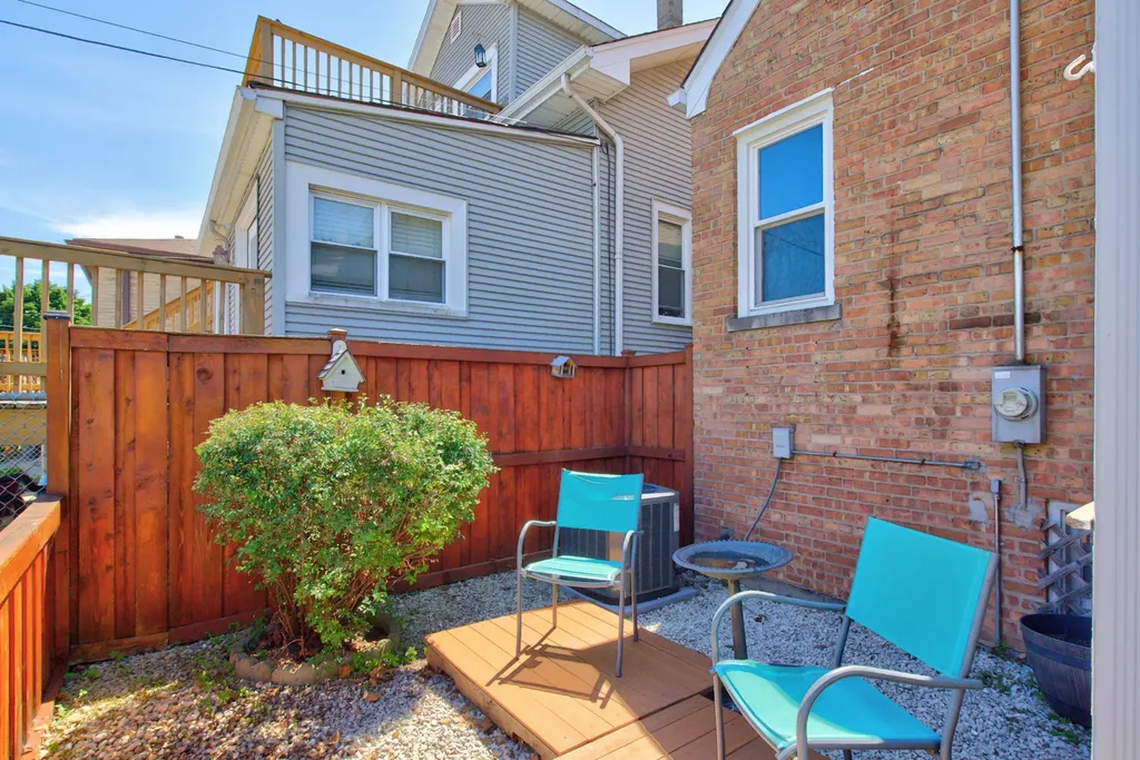 5349 North Neenah Avenue Chicago IL 60656