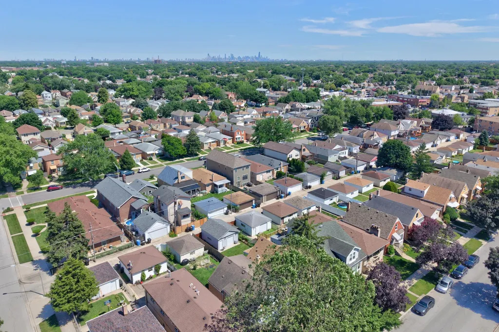 5349 North Neenah Avenue Chicago IL 60656