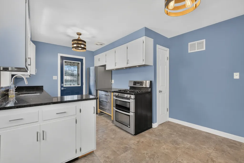 5349 North Neenah Avenue Chicago IL 60656