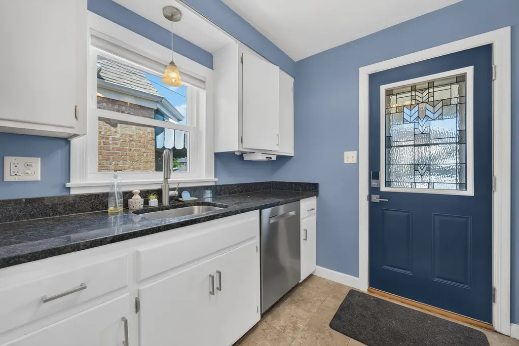 5349 North Neenah Avenue Chicago IL 60656