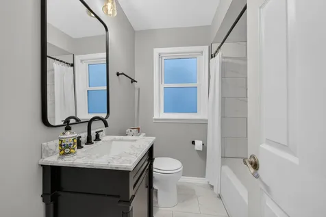 5349 North Neenah Avenue Chicago IL 60656