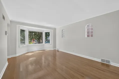 5349 North Neenah Avenue Chicago IL 60656