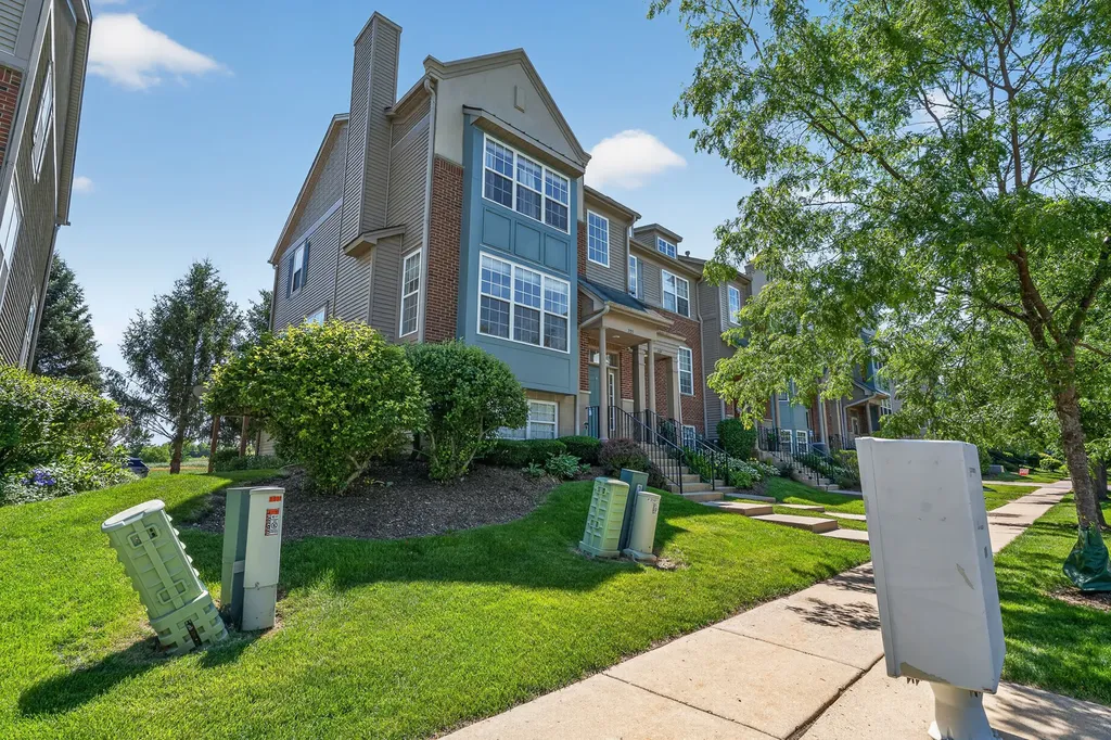 205 Station Park Circle Grayslake IL 60030