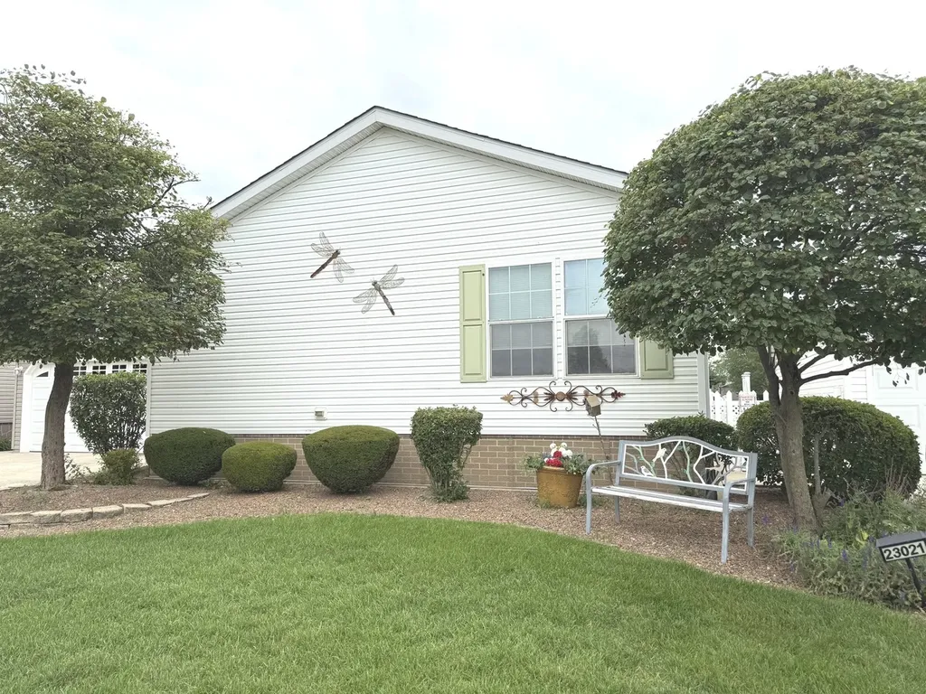 23021 South Pinehurst Drive Frankfort IL 60423