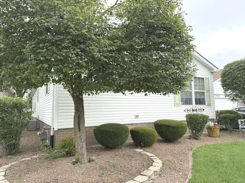 23021 South Pinehurst Drive Frankfort IL 60423