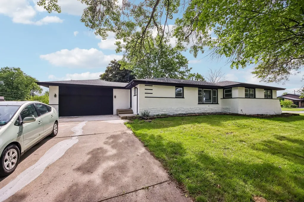 15725 New England Avenue Tinley Park IL 60477