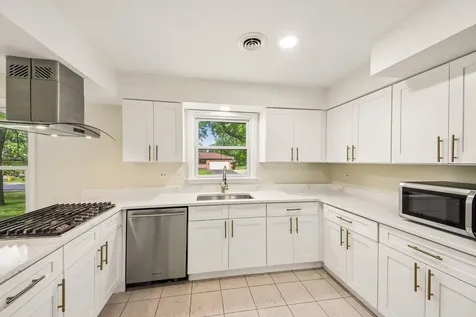 15725 New England Avenue Tinley Park IL 60477
