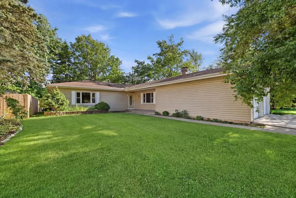 1644 Bayberry Lane Sycamore IL 60178
