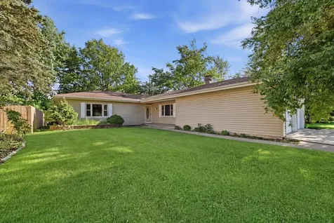 1644 Bayberry Lane Sycamore IL 60178