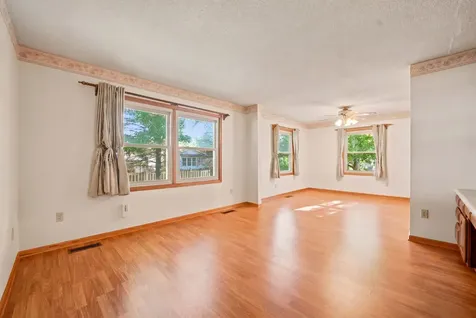 1644 Bayberry Lane Sycamore IL 60178