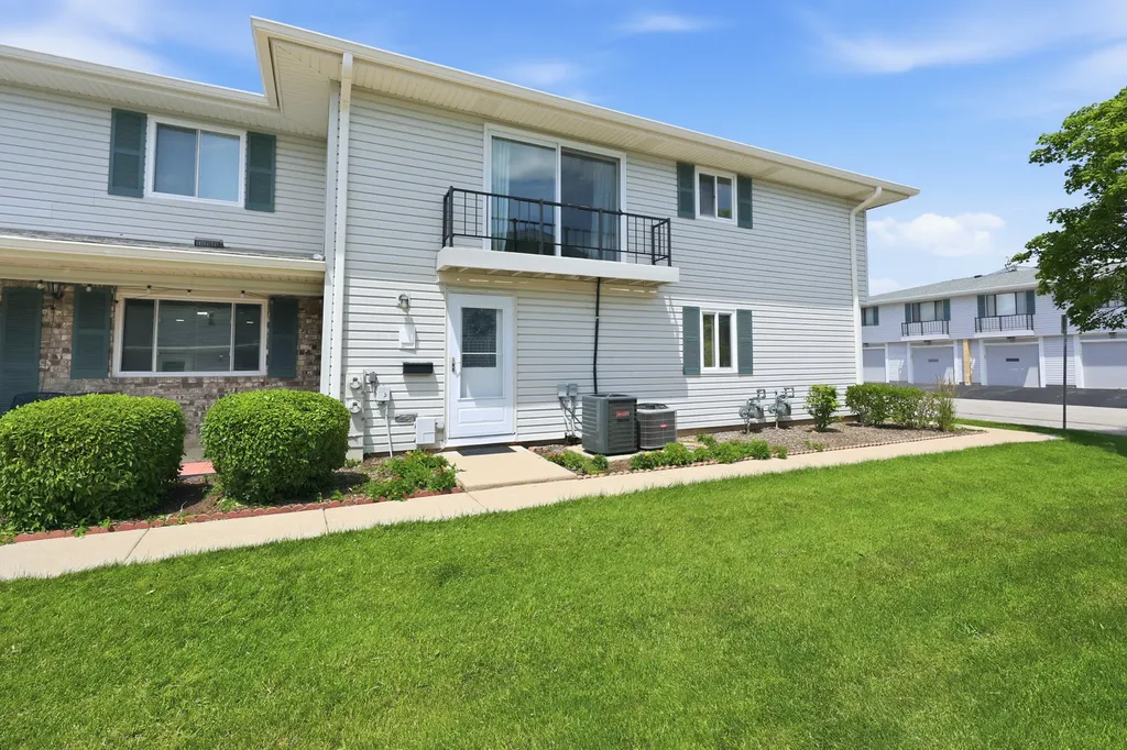 220 Sagamore Court Schaumburg IL 60194