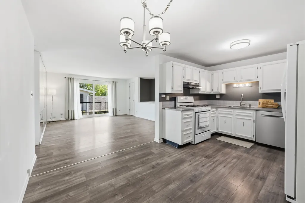 220 Sagamore Court Schaumburg IL 60194