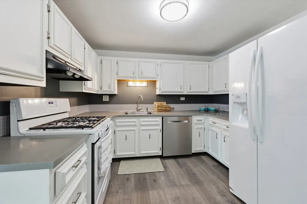 220 Sagamore Court Schaumburg IL 60194