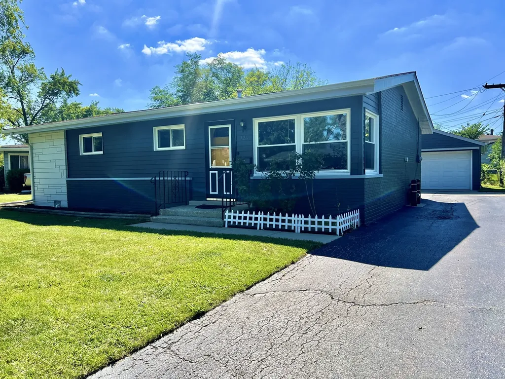 128 East Normandy Drive Addison IL 60101