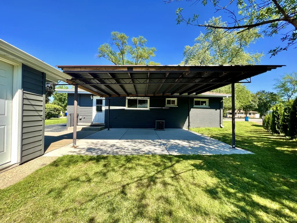 128 East Normandy Drive Addison IL 60101